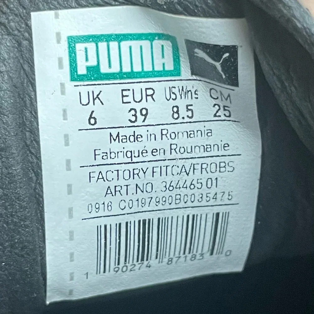 PUMA Fenty By Rihanna Black Crackled Sneaker Creeper Platform
Sneaker. Used - Picture 10 of 10